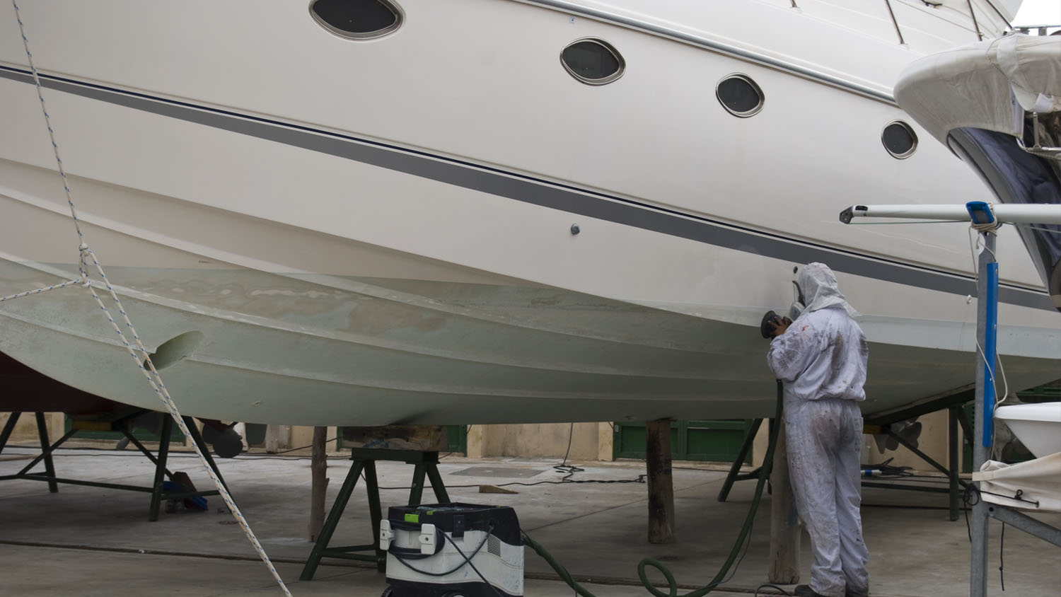 Verniciatura dello scafo esterno